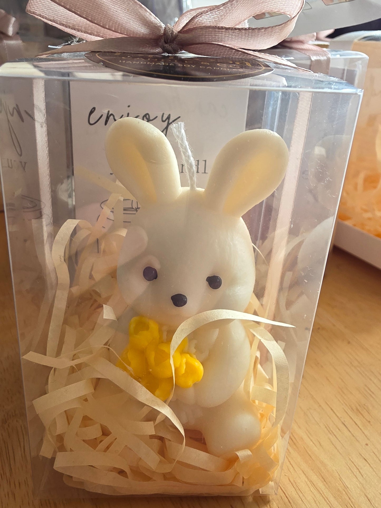 Osterhase Blumen Kerze – frühlingshafte Deko & Geschenkidee